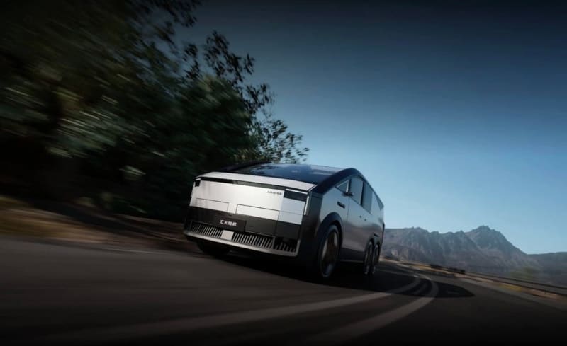 Chinese EV Van Deploys Personal Flying Drone for 7,000 Buyers - Image 4