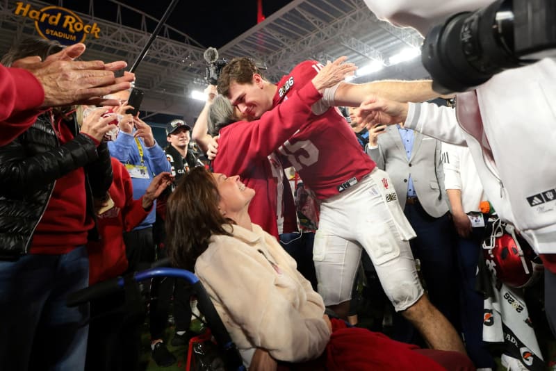 QB Fernando Mendoza Wins Title, Honors Mom With MS - Image 3