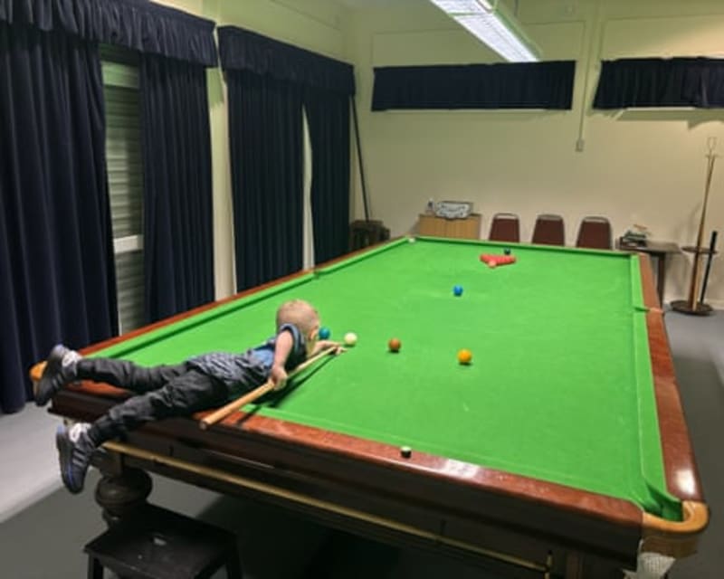 2-Year-Old Sets Two World Records at Snooker Table - Image 3