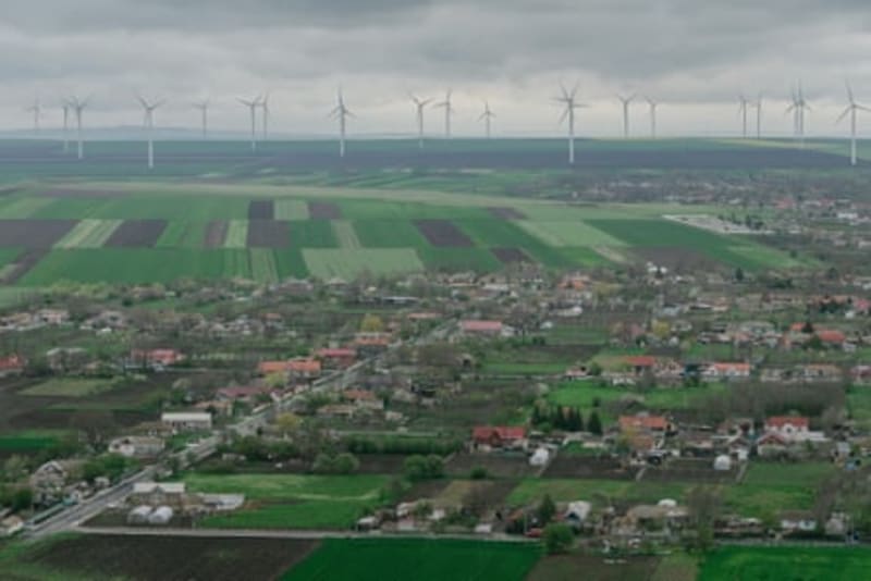 Romania Slashes Emissions 75% While Economy Doubles - Image 4