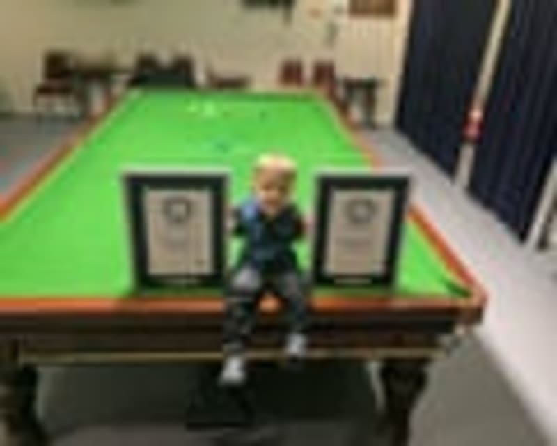 2-Year-Old Sets Two World Records at Snooker Table - Image 4