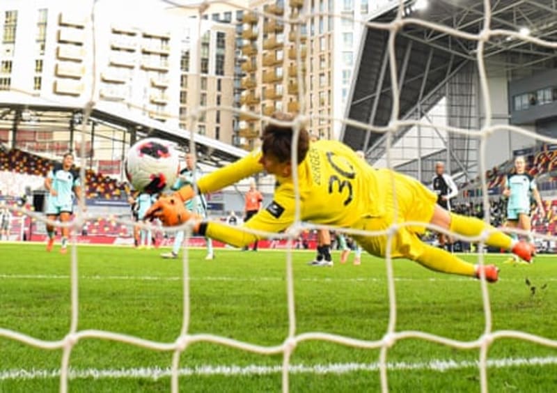 40-Year-Old Captain Scores Late Winner in Upset Victory - Image 5
