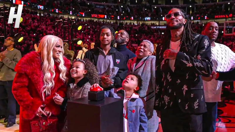 Derrick Rose's #1 Jersey Retired by Chicago Bulls