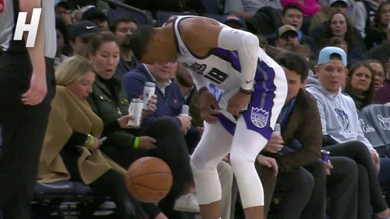 NBA Star Westbrook Sits with Fan After Spilling Drink