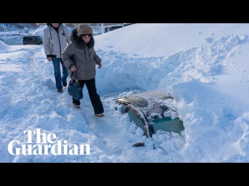 Russian City Digs Out After Record 5.5 Feet of Snow - Image 3