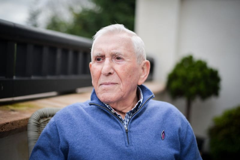 Teens Become Guardians of Holocaust Survivors' Stories - Image 4