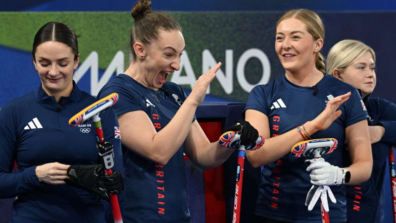 GB Women Curlers Upset World Champion Canada 7-6 - Image 2
