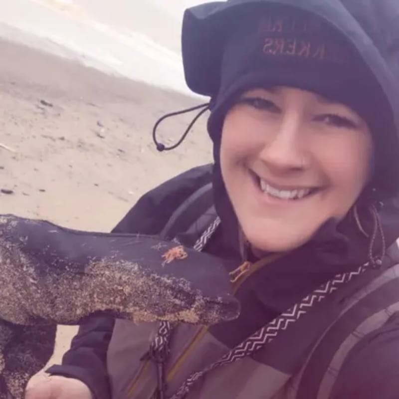 Woman Reunited With Prosthetic Leg Lost at Sea 10 Months Ago - Image 4