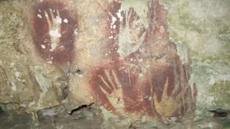 67,800-Year-Old Hand Art Rewrites Human Creativity Story - Image 3