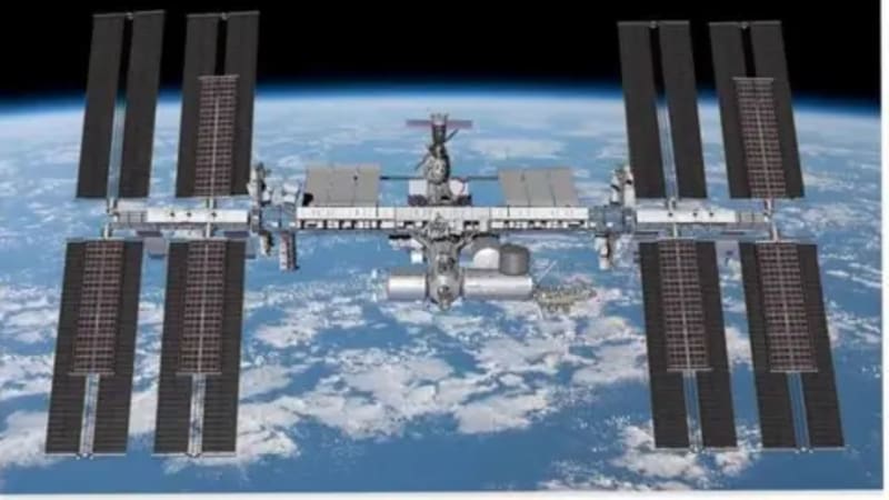 Astronauts Return Safely After Historic Medical Evacuation - Image 3