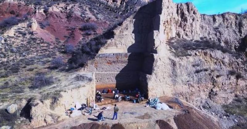 China Unveils 8,000-Year Pottery and Bronze Age Treasures