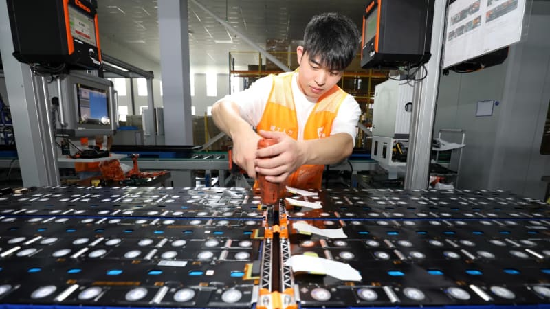 China's Manufacturing Sector Shows Promising Signs of Recovery in Year-End Boost