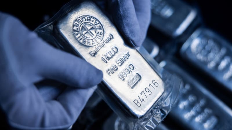 Silver Market Experiences Dramatic Roller Coaster, Experts Predict Continued Growth