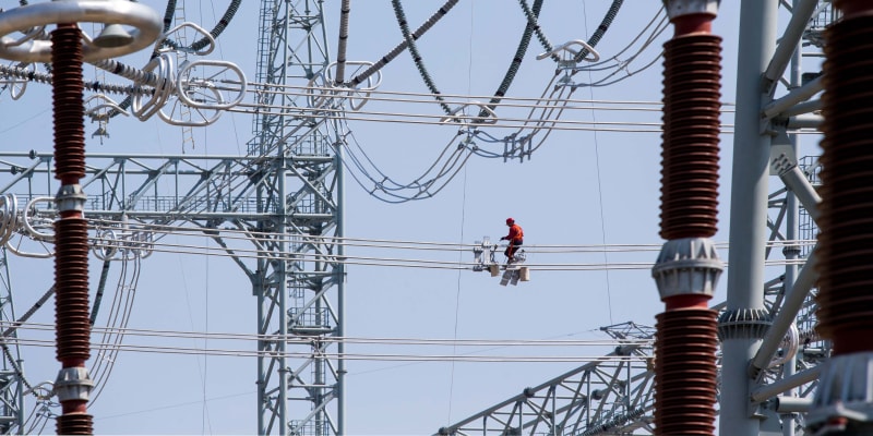 China's Energy Goes 52% Renewable, Grid Grows 11X in 25 Years