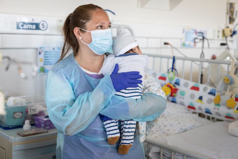 Chile Volunteers Give Hospital Babies Daily Hugs and Hope
