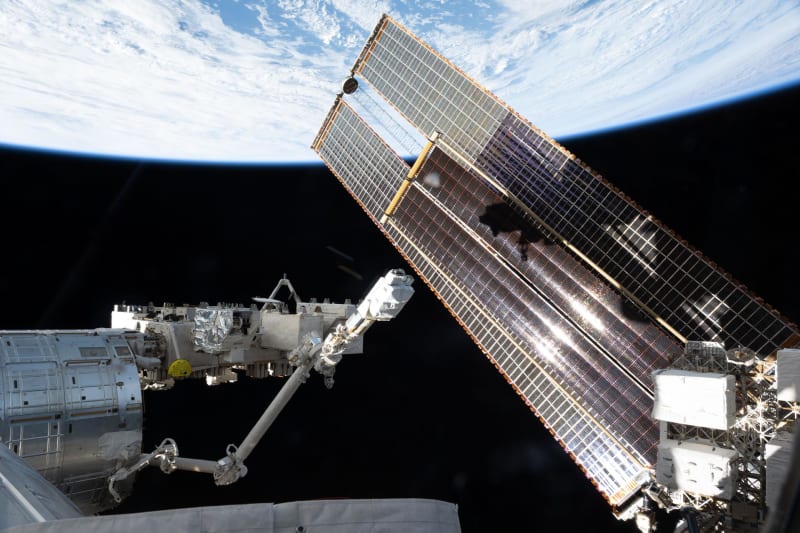 NASA Tests Cellphone-Sized Lab Device on Space Station