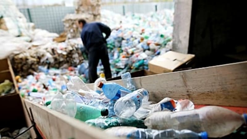 100K Plastic Lids Create World's Tallest Recycled Mural - Image 4