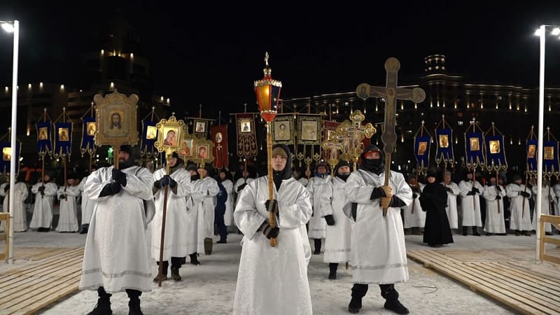 Thousands Brave Freezing Water for Epiphany in Astana - Image 2