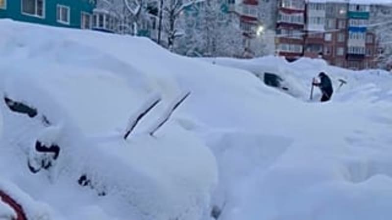 Russia Rescuers Dig Out Snow-Buried Homes in Kamchatka - Image 3