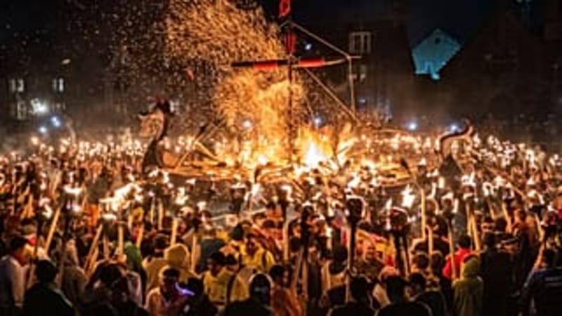 Scotland's Viking Fire Festival Lights Up Winter Night - Image 3