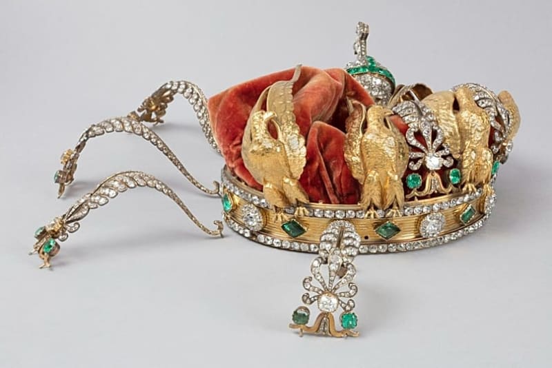 Louvre Crown Survives Heist, Will Be Fully Restored - Image 2