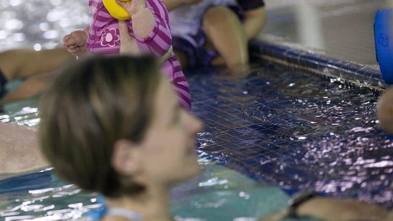 Mobile Pool Truck Brings Swimming Lessons to Rural France - Image 2