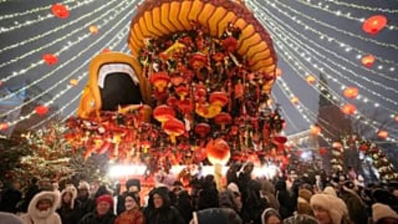 1,000+ Runners Race Across Frozen Lake in -15°C Kazakhstan - Image 5