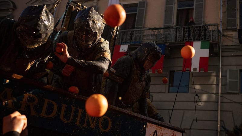 Italy's Orange Battle Festival Draws Thousands to Ivrea - Image 2
