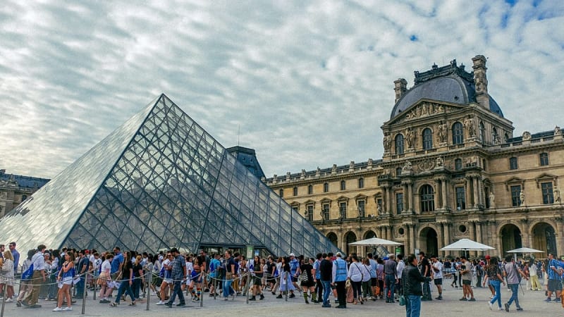 France Welcomes 102 Million Visitors, Sets Tourism Record