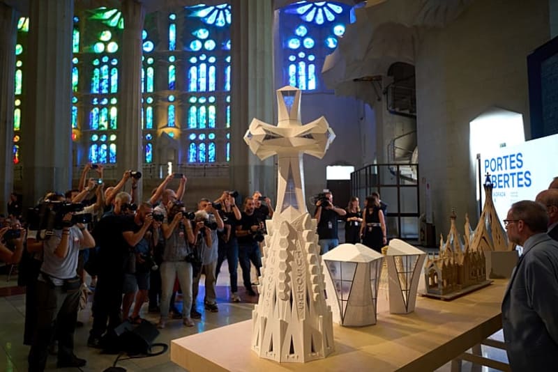 Barcelona's Sagrada Família Reaches Peak After 140 Years - Image 2