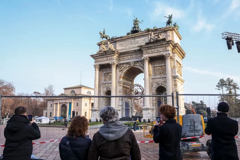 Olympic Cauldron Now Performs Like an Athlete at Milan Games - Image 3