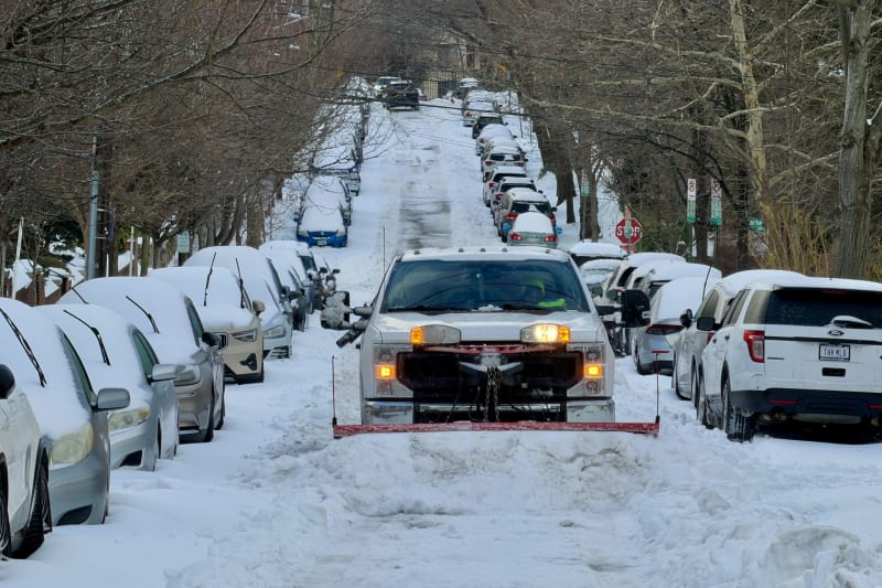 22 Volunteers Drive Hospital Staff Through Virginia Storm