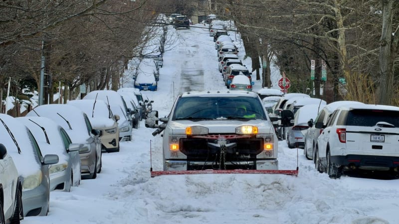 22 Volunteers Drive Hospital Staff Through Virginia Storm - Image 2