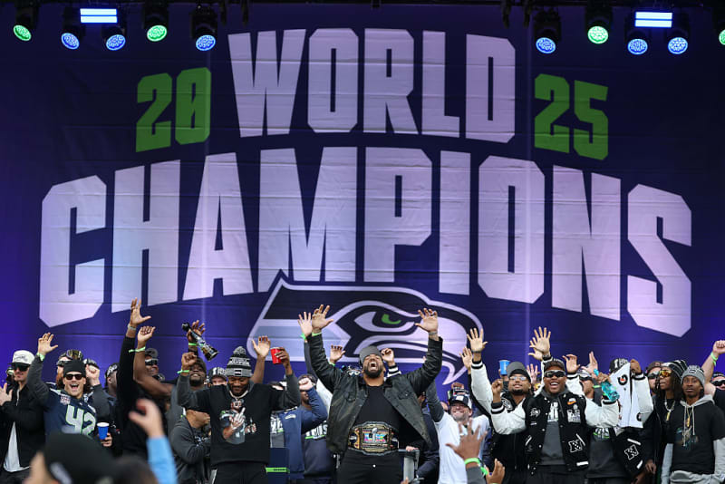 Seattle Celebrates Seahawks Super Bowl Win With 1M Fans