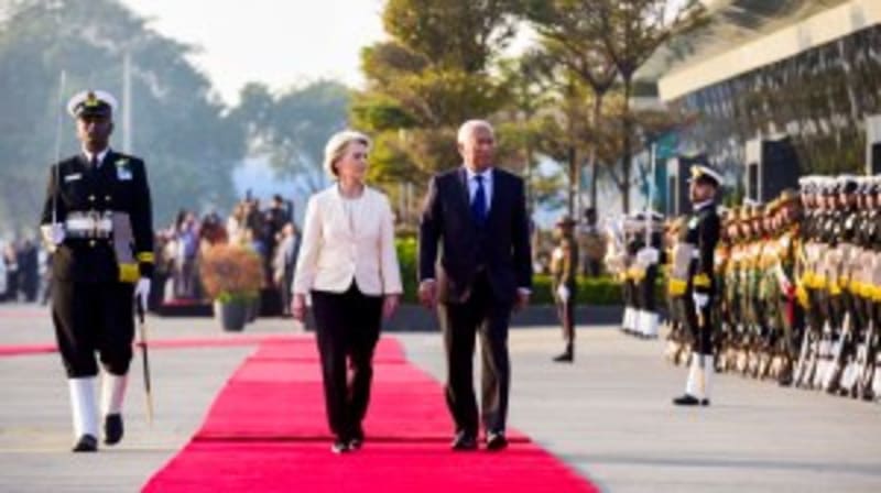 Kashmir Professor Completes 1,400-Page Dictionary at 75 - Image 4