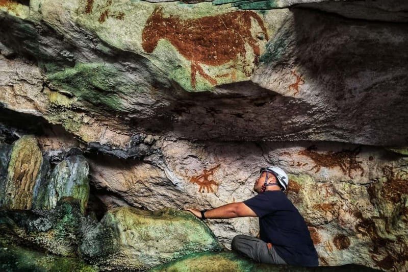 68,000-Year-Old Hand Art Shows Early Human Creativity - Image 3