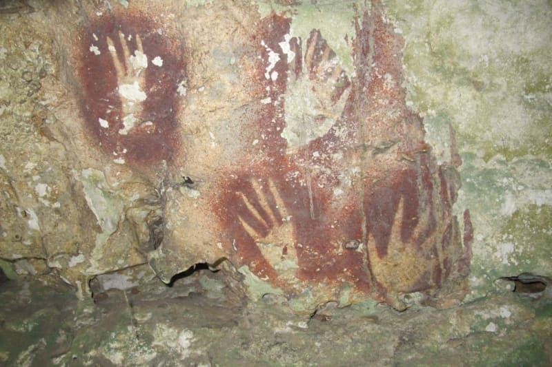 68,000-Year-Old Hand Art Shows Early Human Creativity