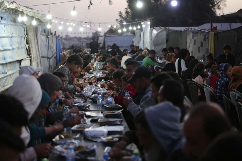 Gaza Residents Bring Ramadan Joy Amid Rubble After Ceasefire - Image 4