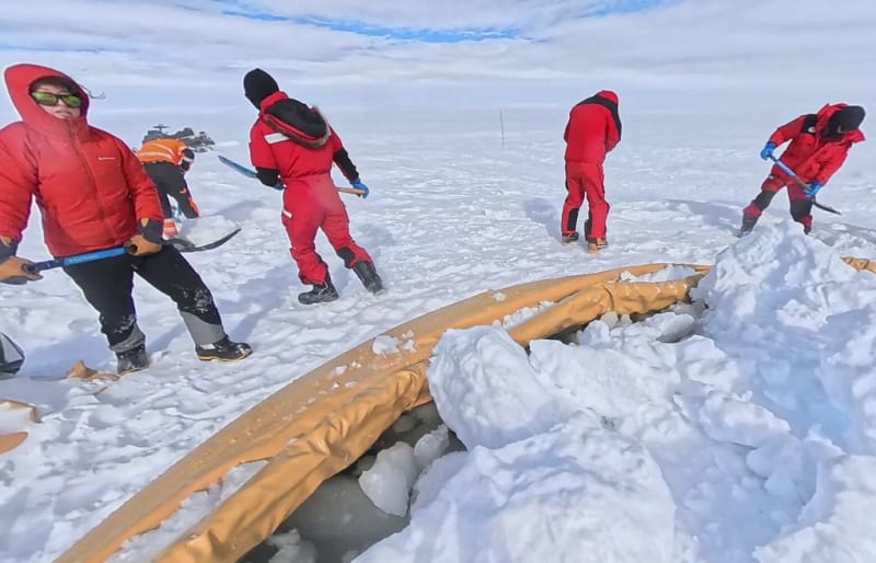 Scientists Camp on Thwaites Glacier to Study Sea Rise - Image 2