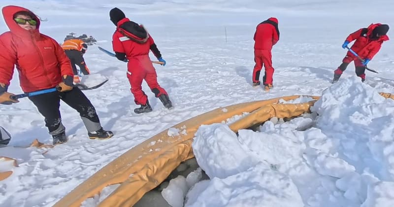 Scientists Camp on Thwaites Glacier to Study Sea Rise