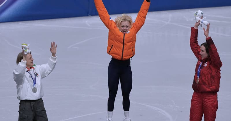Dutch Skater Velzeboer Wins Gold, Breaks World Record
