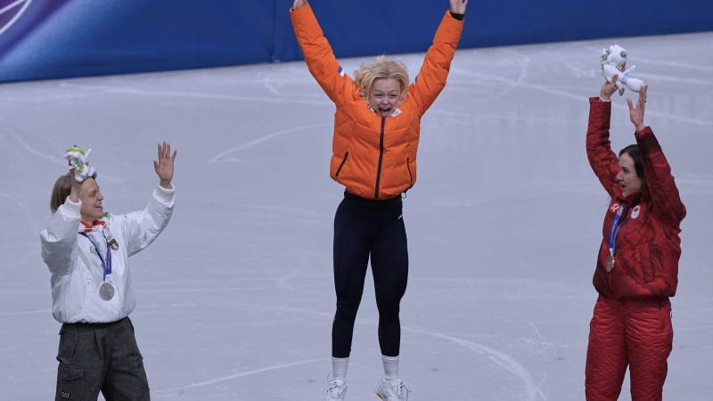 Dutch Skater Velzeboer Wins Gold, Breaks World Record - Image 2