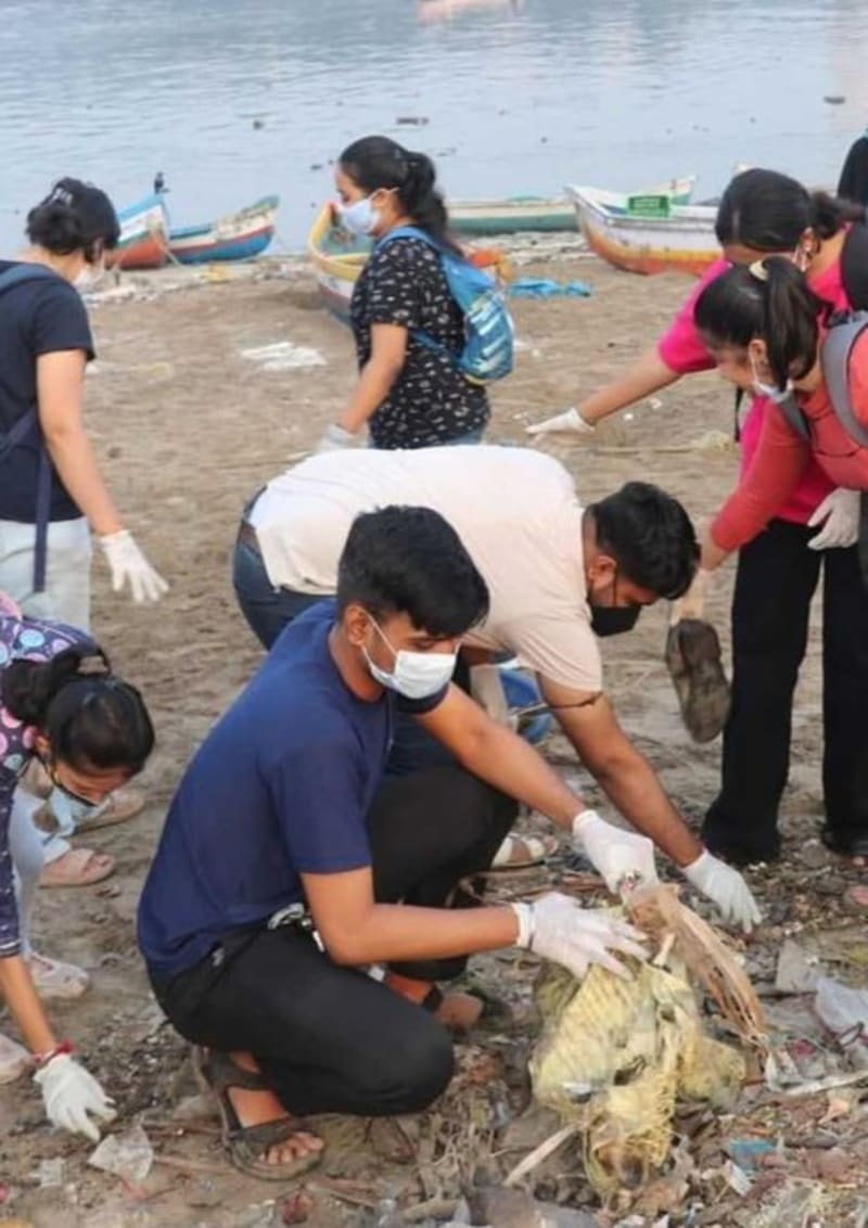 Mumbai Volunteers Remove 8,000 Kg of Trash From Beach