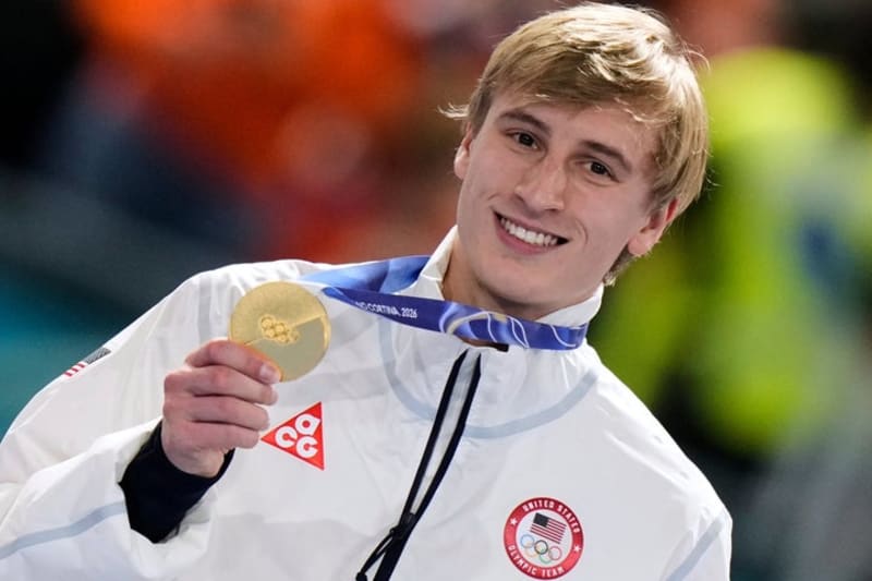 Jordan Stolz Wins Gold, Breaks 22-Year Olympic Record at 21 - Image 4
