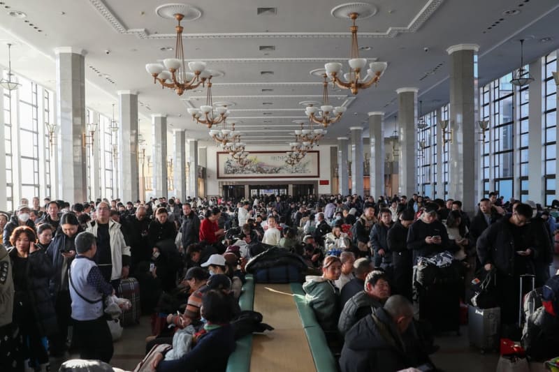 14-Year-Old Masters Military Packing Skills for Train Ride Home - Image 5