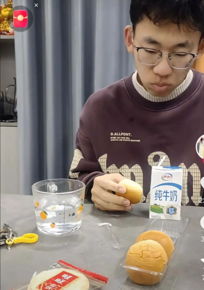 Mom's Wild Breakfasts Hit 900M Views After Online Critics - Image 5