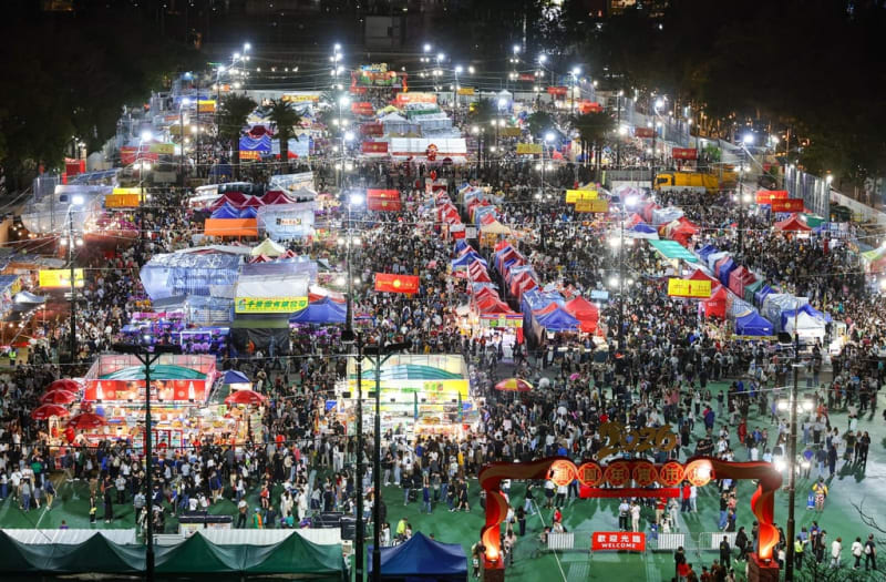 Hong Kong Fair Vendors Earn Big with Nostalgic Street Food Toys - Image 4