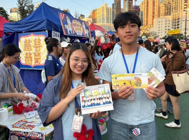 Hong Kong Fair Vendors Earn Big with Nostalgic Street Food Toys - Image 5