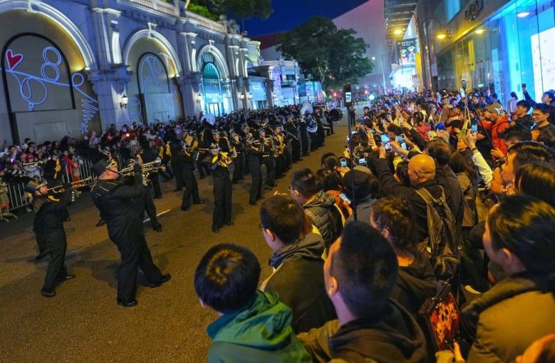 Thousands Pack Hong Kong for Year of the Horse Parade - Image 5