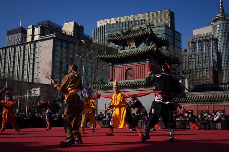 Chinese Families Ditch Kitchen Labor for Quality Time This Year - Image 5